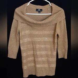 Quarter sleeve sweater